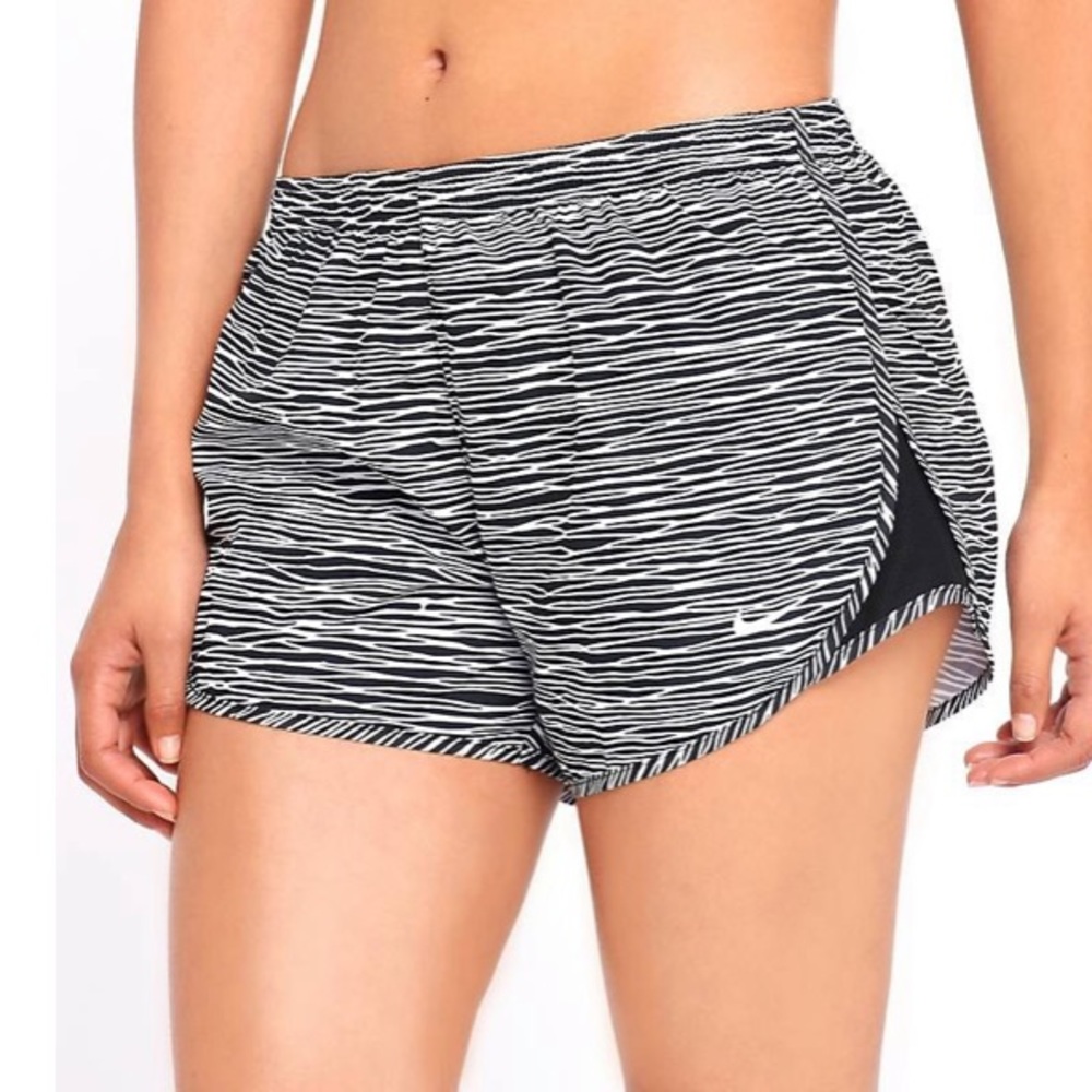 Nike Equilibrium Modern Tempo Woman’s Shorts Sz. S